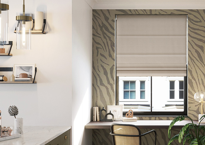 Roslin (Blackout), Griege - Motorised Roman Blind - Image 3